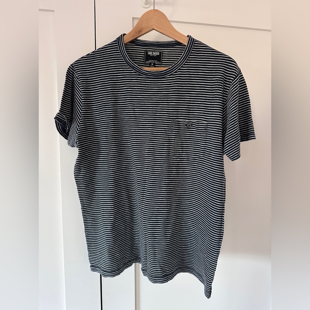 Todd Snyder Striped Blue and White T-Shirt
100% cotton
Medium